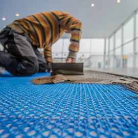 With this the innovative, reinforced membrane works against the sub soil typical problems and creates as well as a safe basis for all mixed sub soils for all types of tiles and formats.